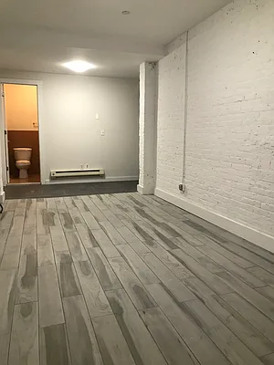 Rented by City Vista Inc | media 7