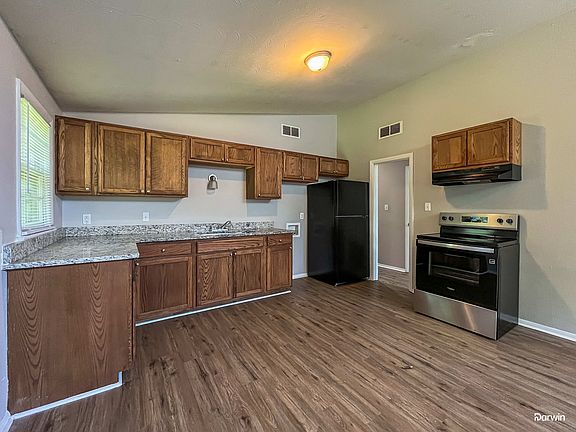 5th image of 3020 Knight Rd