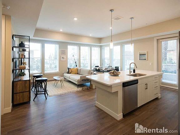 4th image of 440 Wilchester Blvd