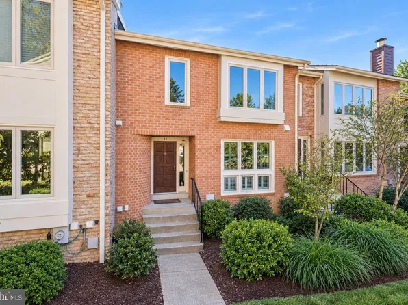35 Valerian Ct, Rockville, MD 20852