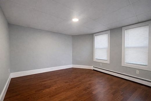 4th image of 203 London St #1