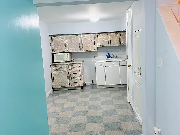 64 Thorne Ave — Photo 5