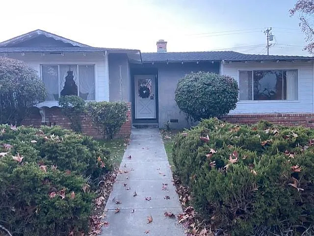 10313 Westacres Dr photo 1
