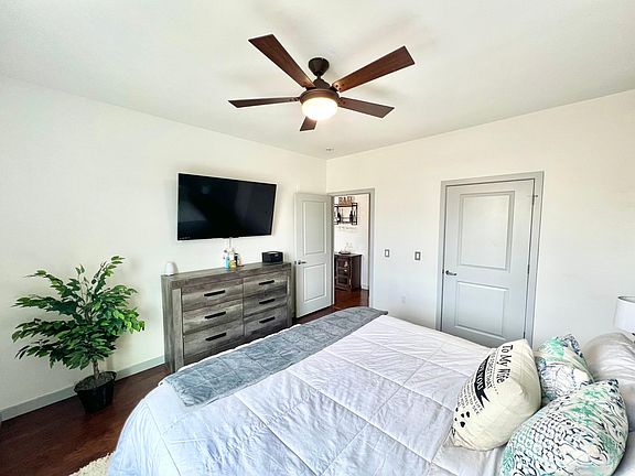 4th image of 52 Lincoln Ave #203