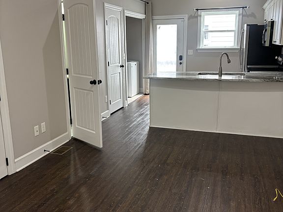 4th image of 1020B 40th Ave N