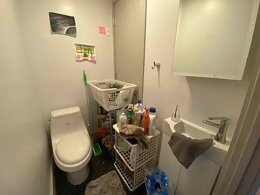 Rented by Premier Metro Realty Corp | media 27