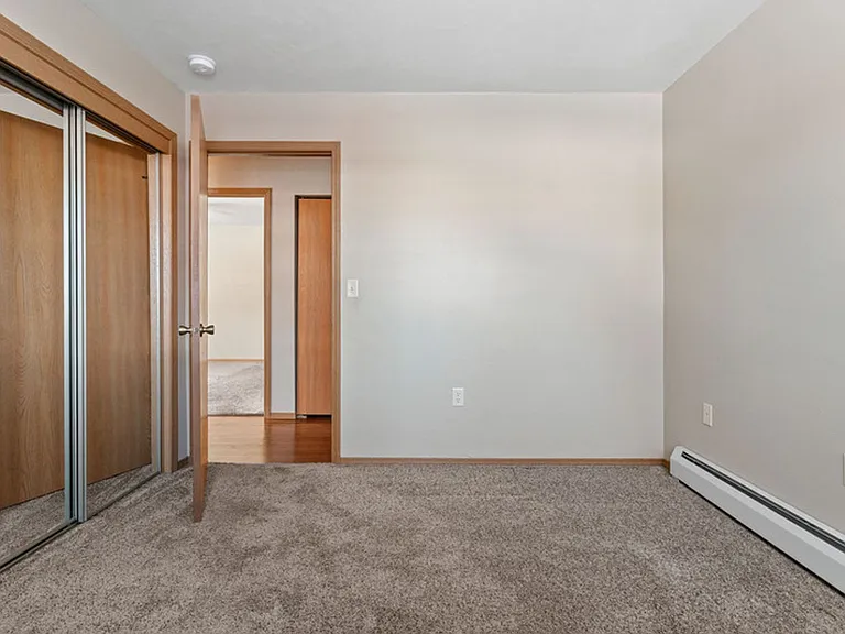 Charlotte Court Apartments — Photo 20