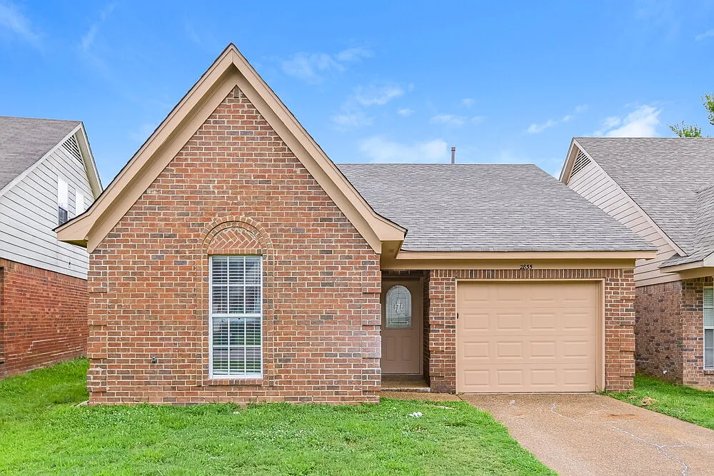 3 bed, 2.0 bath, 1190 sqft, $1,615 — Photo 1