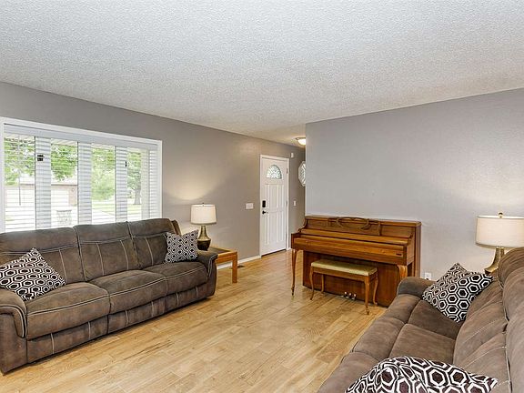 4th image of 105 Lioba Dr