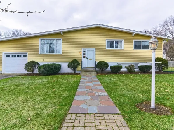 112 Harding St, Newton, MA 02465