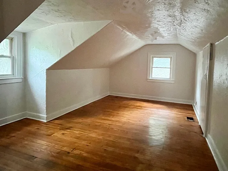 224 Stratford Rd — Photo 10
