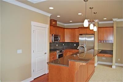 4th image of 900 228th Ave Ne 2-b #2-B
