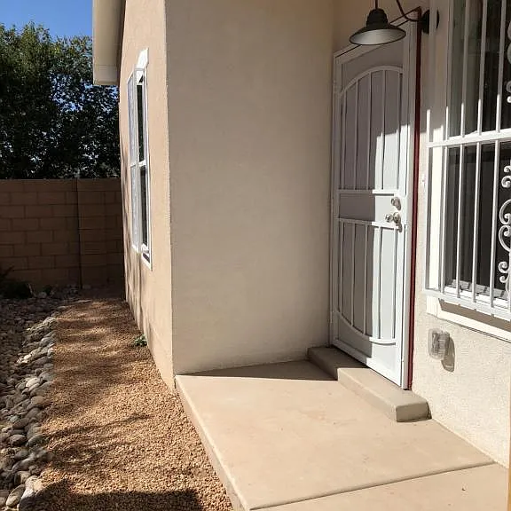 1703 E Lomas Blvd NW — Photo 1