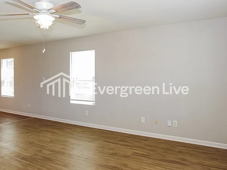 113 Elmhurst Dr — Photo 2
