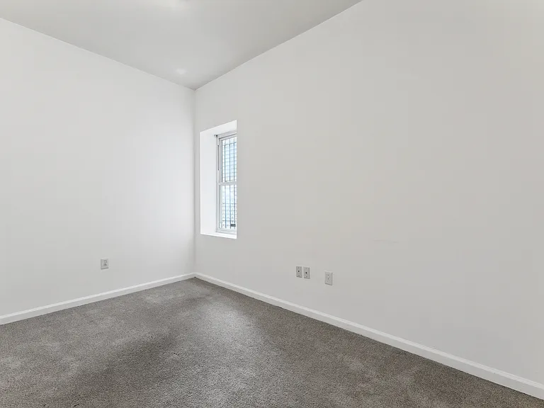 2252 N Park Ave #1 — Photo 8