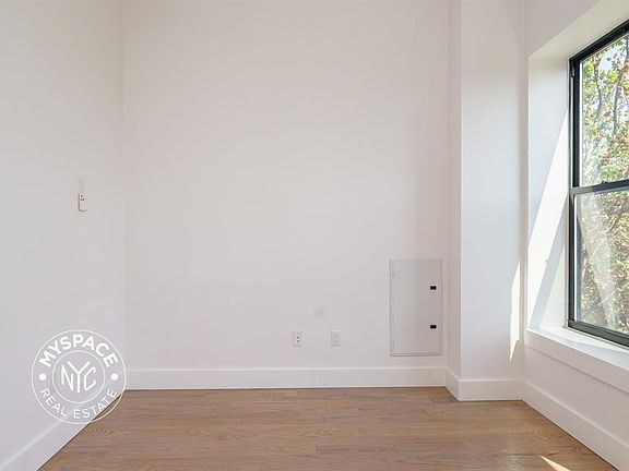 4th image of 1027 Putnam Ave #4A