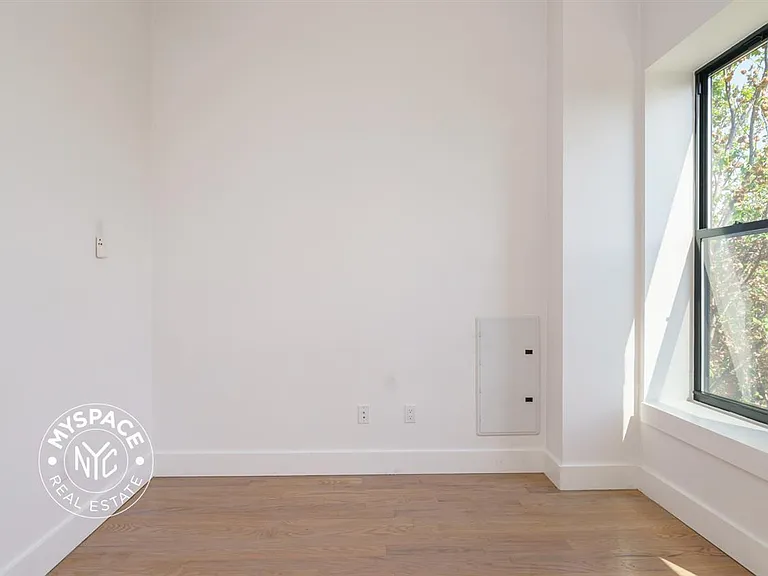1027 Putnam Ave #4A — Photo 4