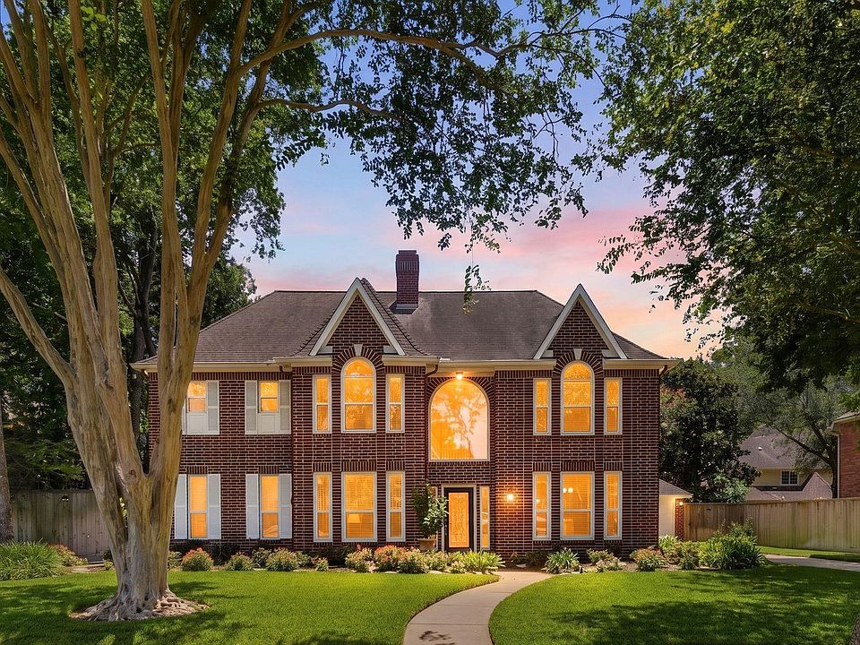 1st image of 1014 Pinewood Ln