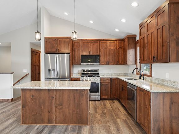 3rd image of 222 Eagle Ridge Dr