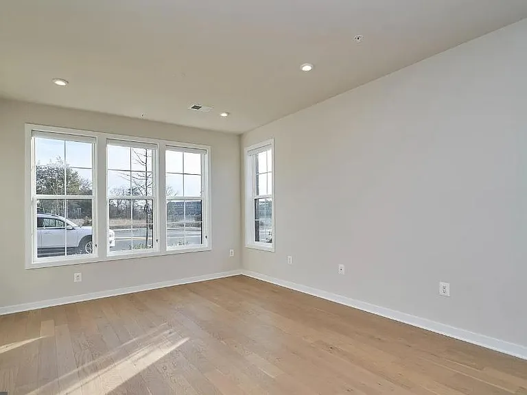 43522 Centergate Dr — Photo 16