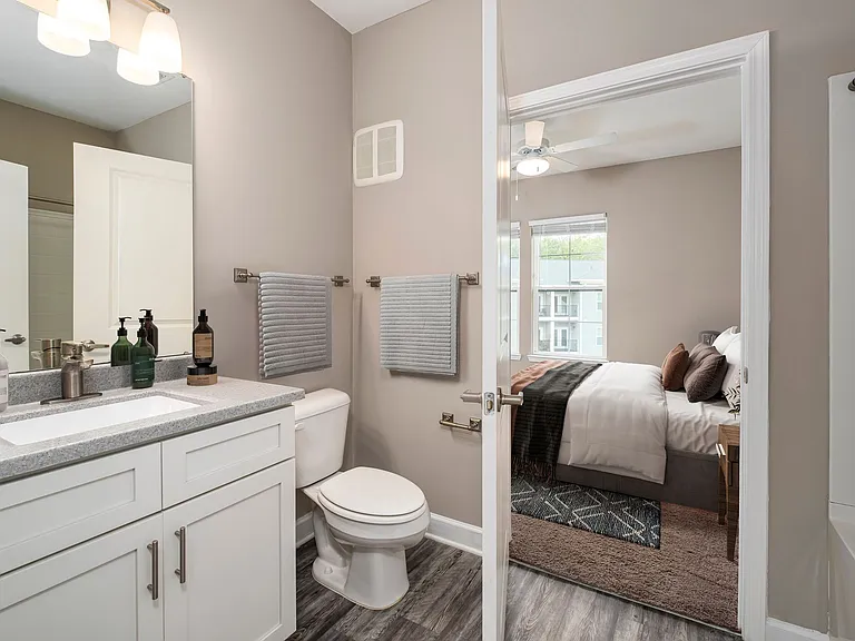 Richmond Place Luxury Apartments — Photo 10
