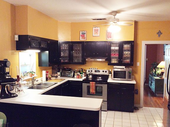 3rd image of 254 Tuxedo Ave