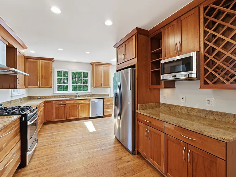 2812 Northampton St NW — Photo 7