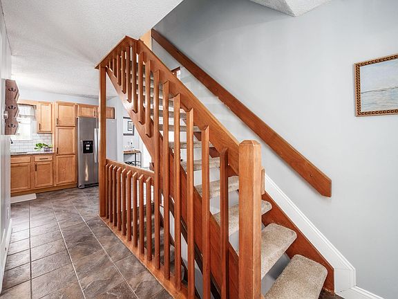 3rd image of 2892 Castlebrook Ave
