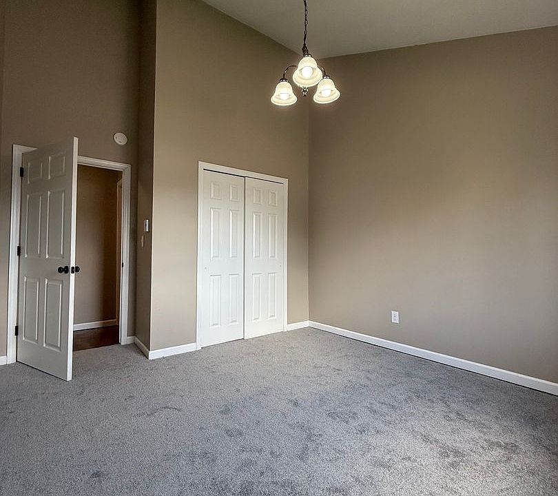 1st image of 164 Barnstead Dr #23