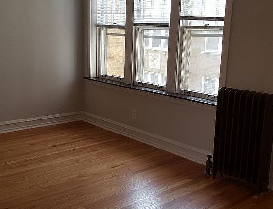 3rd image of 456 N Austin Blvd #2W