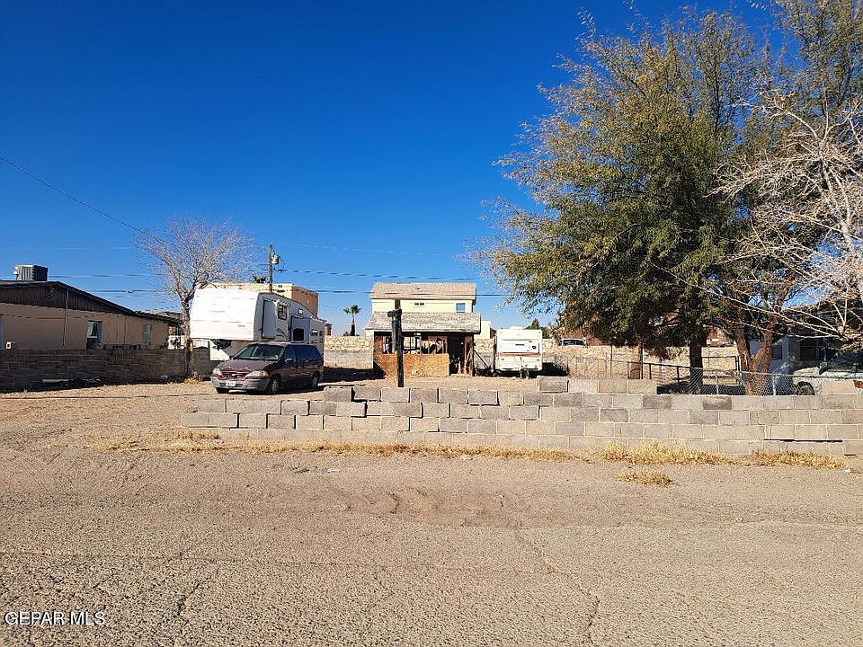 1st image of 571 Cora Pl