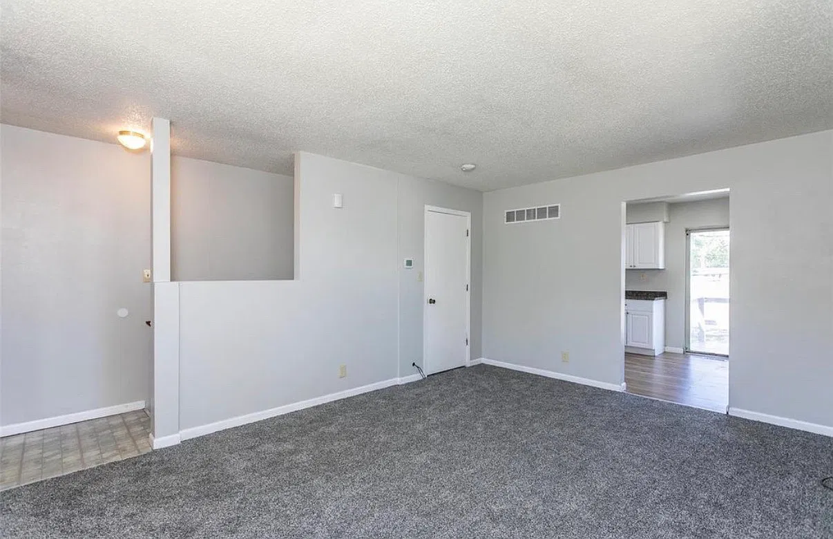 2 bed, 900 sqft, $1,200 — Photo 2