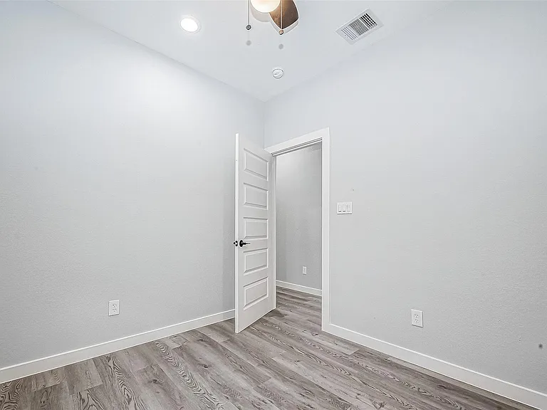 6725 Avenue K #B — Photo 20
