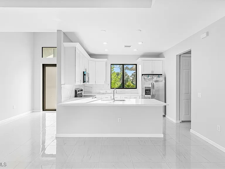 3340 NE 19th Ave — Photo 5
