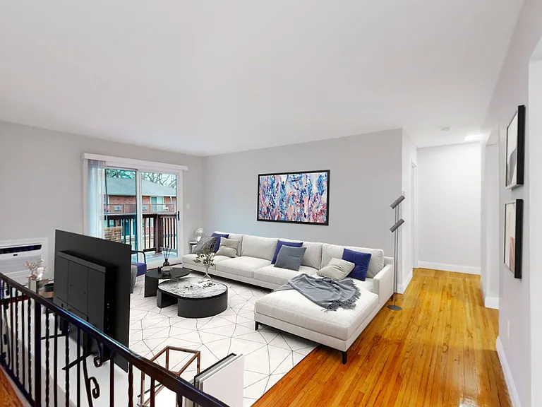 Stratford Apartments — Photo 2