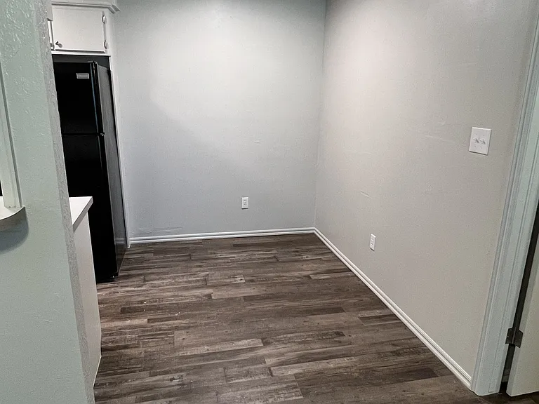 1000 Rambling Oaks Dr #7 — Photo 8
