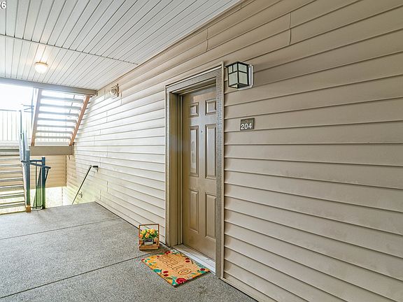 5th image of 10834 NE Holly St #204