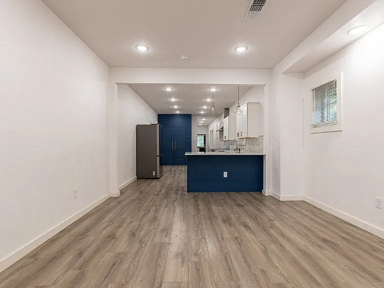 1010 Burnet St — Photo 8