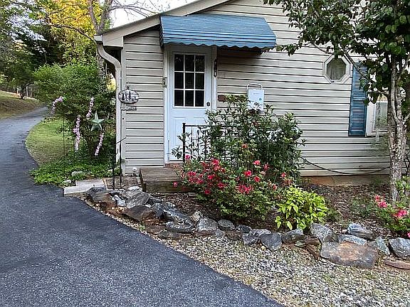 3rd image of 242 Whitney Blvd