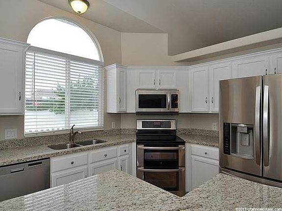 3rd image of 10187 S Carlington Ct