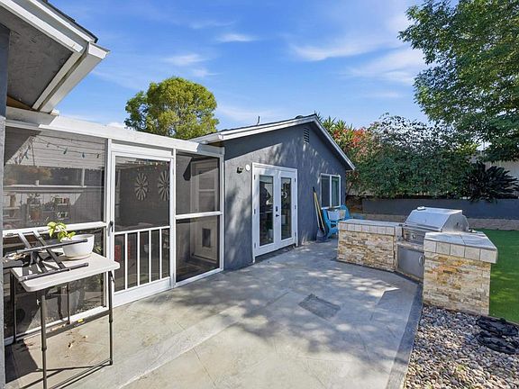 3rd image of 4081 Thomas St