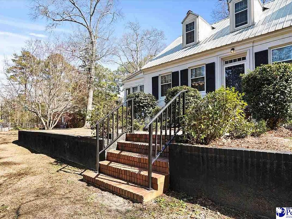 1st image of 607 3rd St