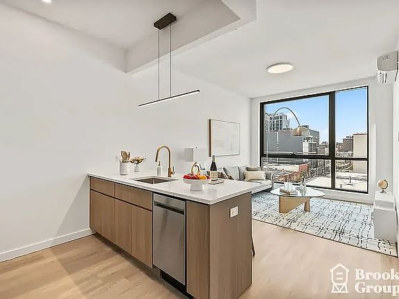 3rd image of 556 Baltic St #604
