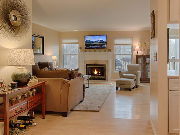 2nd image of 203 Horseshoe Cir #203