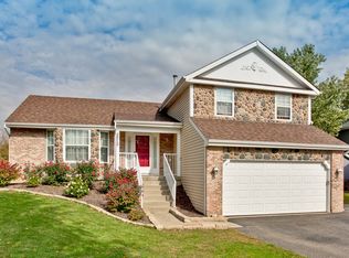 2210 Stewart Ln, Dundee, IL 60118