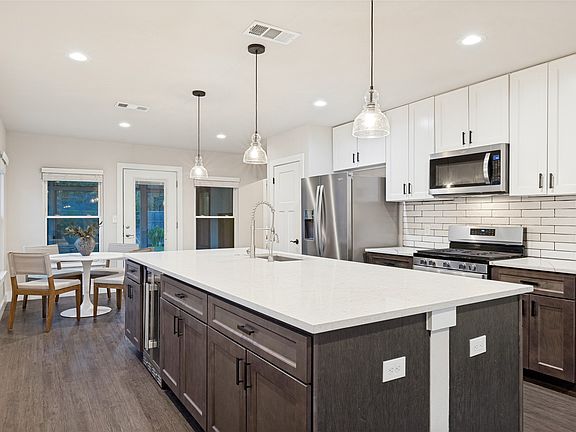 5th image of 619 N Oak Cliff Blvd