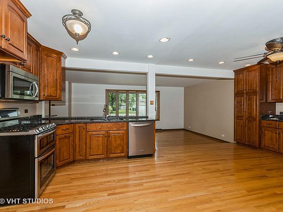 4th image of 8575 Spruce Dr