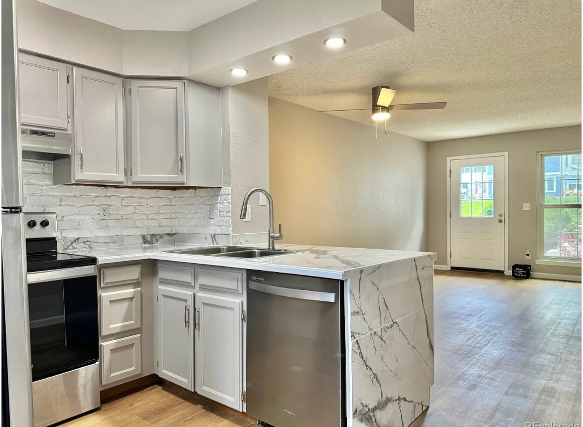 Building Photo - 10794 Foxwood Ct