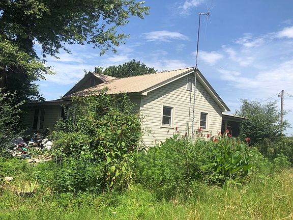 3rd image of 1556 North St