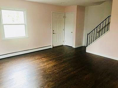 Living room with Hardwood floor
